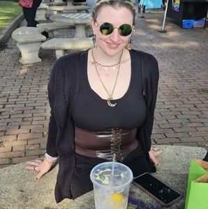 Meet your Posher, Moira